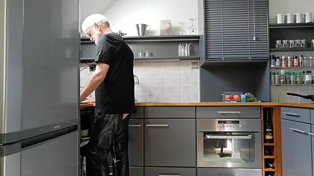 ewaldwillems99 online show from September 2025 12:49:02 PM