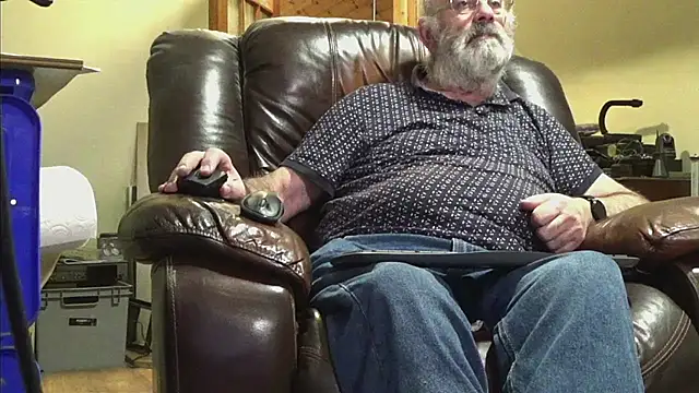 janzer13 online show from November 2025 06:30:01 PM