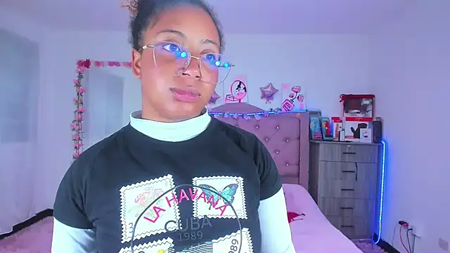 Snapshot of Gabi_Jhons_23 chatting on September 2025 10:37:01 AM Gabi Jhons 23 online show from September 2025 10:37:01 AM