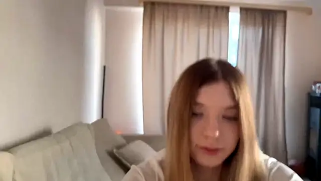 Snapshot of FruityXo chatting on November 2025 01:43:01 PM FruityXo online show from November 2025 01:43:01 PM