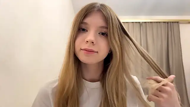 Snapshot of FruityXo chatting on November 2025 06:54:01 PM FruityXo online show from November 2025 06:54:01 PM