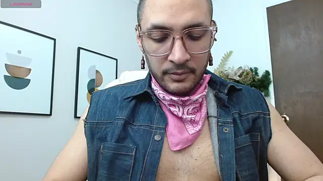   Damian    online show from November 2025 12:43:02 AM