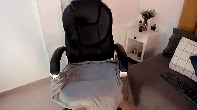 marie bass online show from September 2025 01:43:02 PM