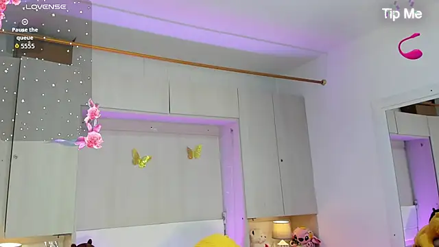 LilyWhitney online show from June 2026 04:04:02 AM