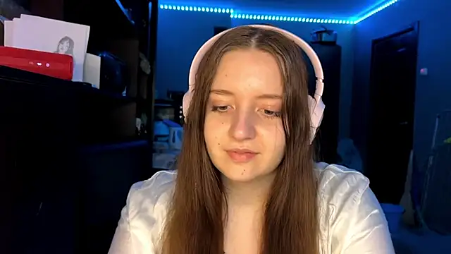 LauretteRagar online show from September 2025 05:02:02 PM