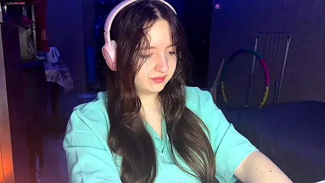 LauretteRagar online show from November 2025 05:25:01 PM