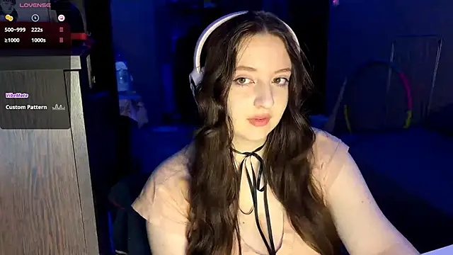 LauretteRagar online show from November 2025 05:35:01 PM