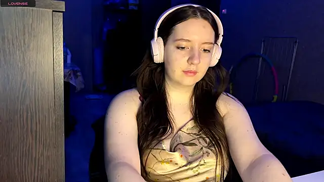 LauretteRagar online show from November 2025 06:17:01 PM