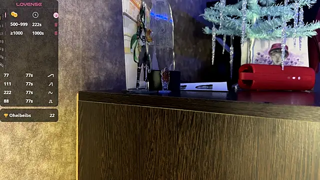 LauretteRagar online show from December 2025 06:35:02 PM