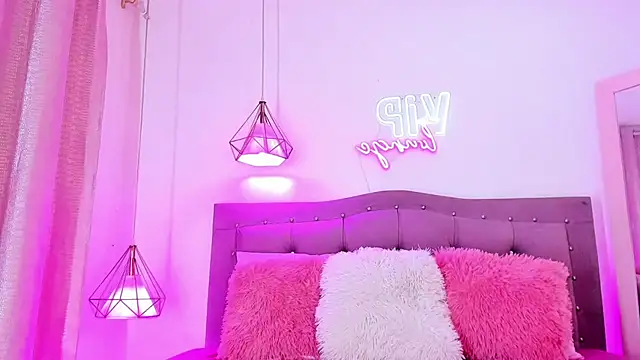 Snapshot of britneyy_stars chatting on September 2025 09:58:01 PM britneyy stars online show from September 2025 09:58:01 PM