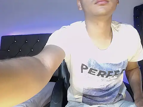 Charlie Cock  online show from December 2025 04:08:02 AM