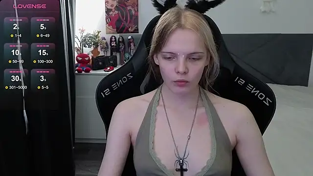 Luna Navy online show from September 2025 08:14:02 AM