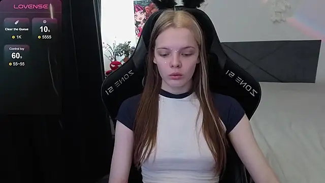 Luna Navy online show from September 2025 09:11:01 AM