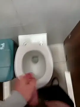 Snapshot of HairypapaK chatting on January 2026 06:40:01 AM HairypapaK online show from January 2026 06:40:01 AM