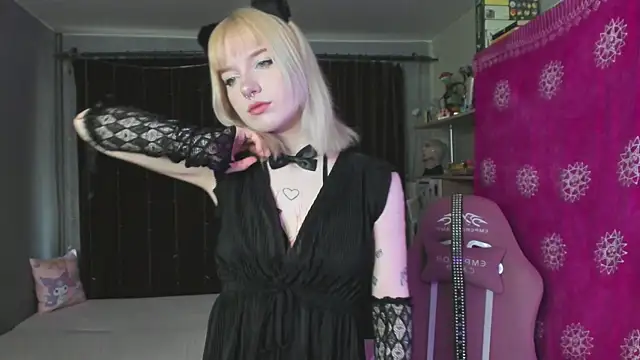 Snapshot of godlikegirlyy chatting on September 2025 12:28:01 PM godlikegirlyy online show from September 2025 12:28:01 PM