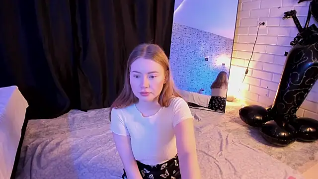 Lillie Berry online show from November 2025 04:34:01 AM