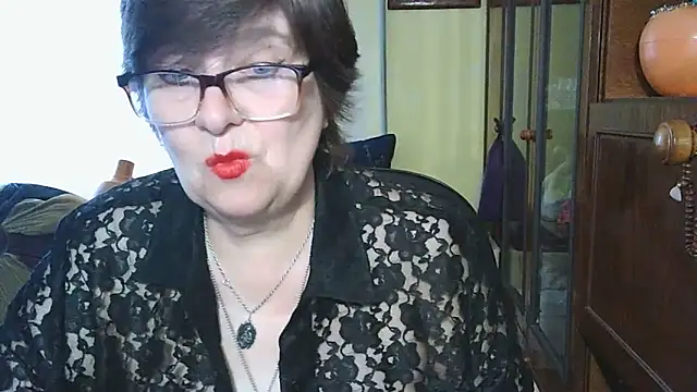 Snapshot of VeronicaGold511 chatting on June 2026 06:25:01 AM VeronicaGold511 online show from June 2026 06:25:01 AM