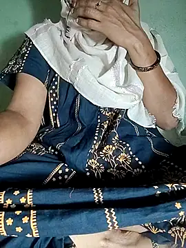 Hotty-Monaa online show from November 2025 04:51:01 PM