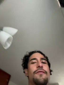 Snapshot of Oliver_11Ed chatting on April 2026 10:00:02 PM Oliver 11Ed online show from April 2026 10:00:02 PM