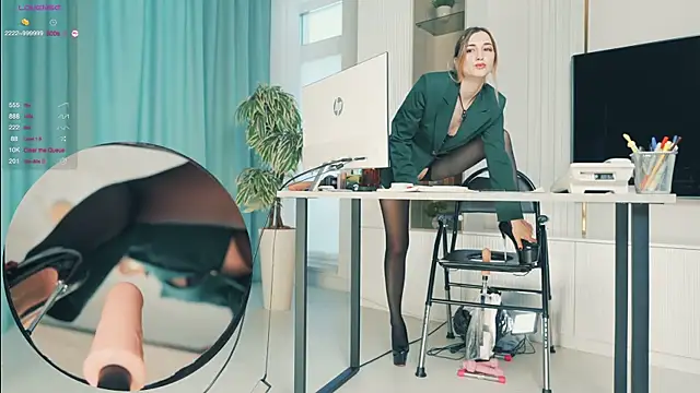 milahouston online show from December 2025 07:06:02 AM