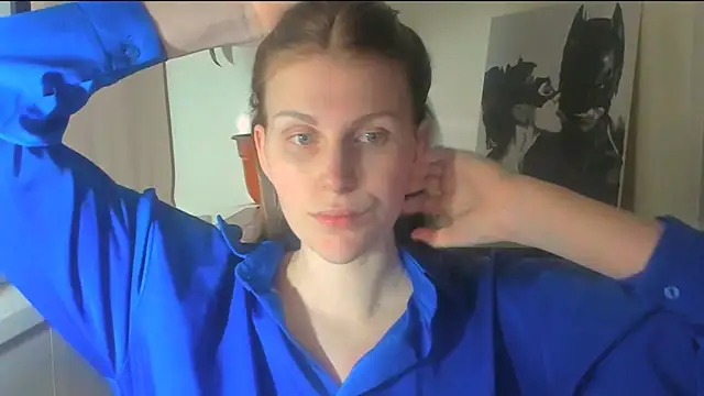 JuliaMuuun online show from April 2026 07:47:02 PM