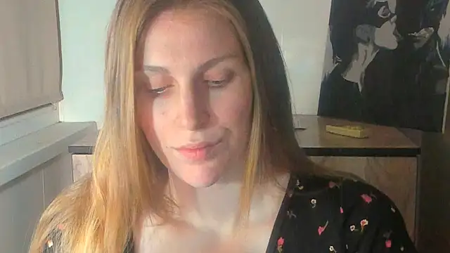 JuliaMuuun online show from April 2026 08:35:02 PM