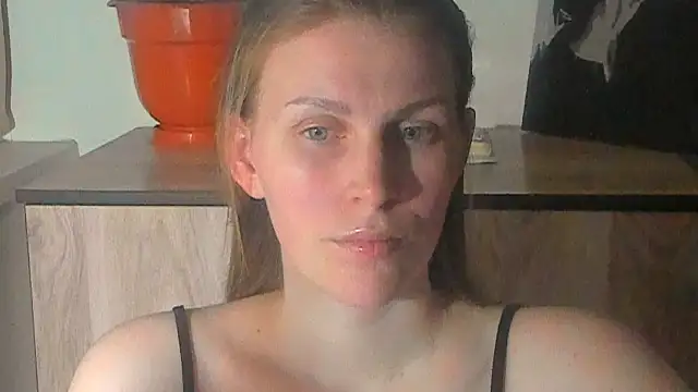 JuliaMuuun online show from April 2026 09:31:01 PM