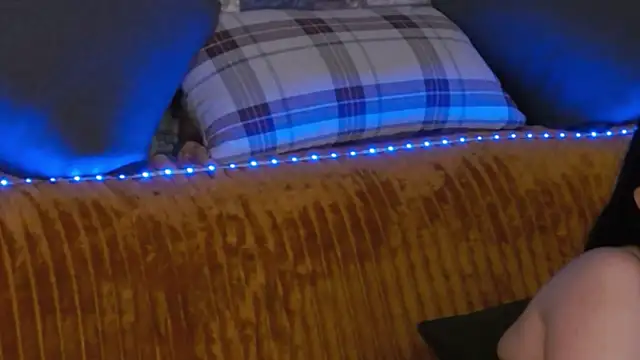 Snapshot of GrayLunna chatting on November 2025 06:12:01 AM GrayLunna online show from November 2025 06:12:01 AM