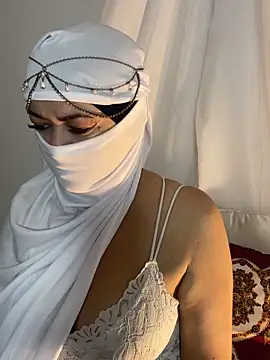 Amyraa  online show from November 2025 01:24:02 PM