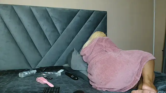 ThickTemptress18 online show from May 2026 10:18:02 PM