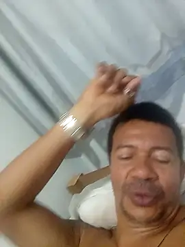 moreno25centimetro online show from April 2026 01:01:01 PM