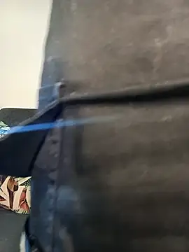 Snapshot of Enzo-wolf33 chatting on October 2025 03:27:01 AM Enzo-wolf33 online show from October 2025 03:27:01 AM