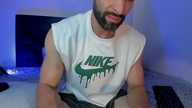 Snapshot of Enzo-wolf33 chatting on April 2026 07:26:01 PM Enzo-wolf33 online show from April 2026 07:26:01 PM