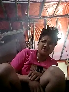 Snapshot of Heulwen-22 chatting on October 2025 10:34:02 AM Heulwen-22 online show from October 2025 10:34:02 AM