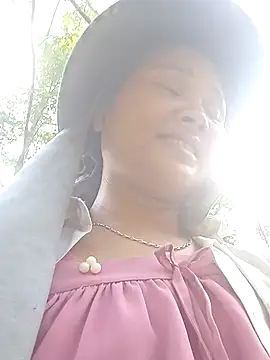 Snapshot of Heulwen-22 chatting on October 2025 02:12:02 AM Heulwen-22 online show from October 2025 02:12:02 AM