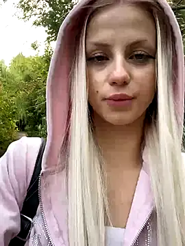 FavoriteKira online show from September 2025 12:41:02 PM