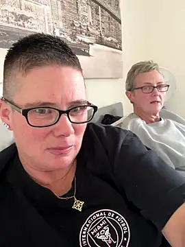 Snapshot of voluptuous-minx chatting on December 2025 12:43:01 PM voluptuous-minx online show from December 2025 12:43:01 PM