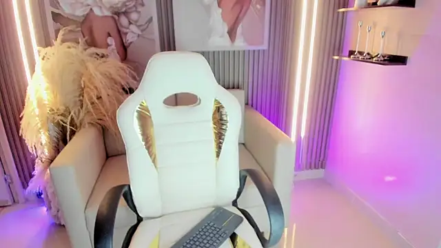 Snapshot of Ailee_naughty chatting on October 2025 02:25:02 AM Ailee naughty online show from October 2025 02:25:02 AM