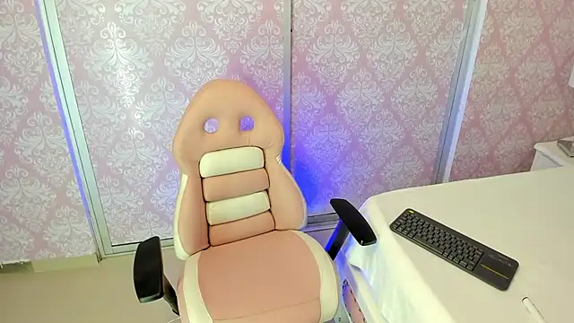 Snapshot of Ailee_naughty chatting on November 2025 03:05:01 AM Ailee naughty online show from November 2025 03:05:01 AM