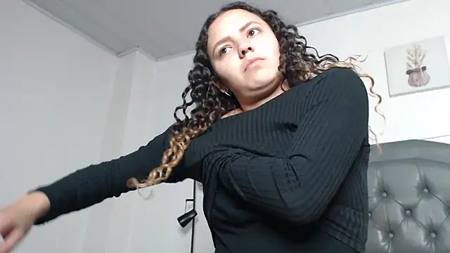 Giia Monroe online show from December 2025 12:53:02 PM