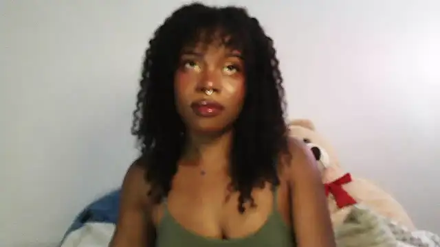 Snapshot of SparklingSoleil chatting on September 2025 12:04:01 AM SparklingSoleil online show from September 2025 12:04:01 AM