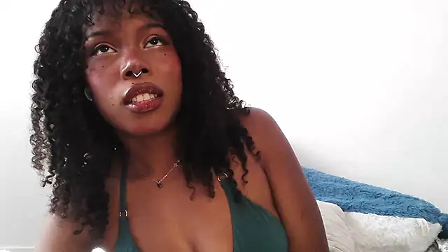 Snapshot of SparklingSoleil chatting on September 2025 06:35:01 PM SparklingSoleil online show from September 2025 06:35:01 PM