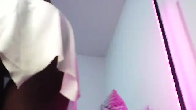 Snapshot of SparklingSoleil chatting on November 2025 06:52:01 PM SparklingSoleil online show from November 2025 06:52:01 PM