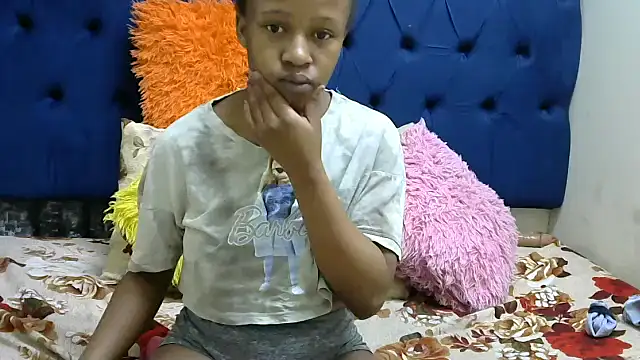 Snapshot of CURVYBABExxx chatting on September 2025 05:23:01 PM CURVYBABExxx online show from September 2025 05:23:01 PM