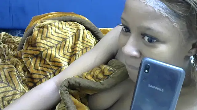 Snapshot of CURVYBABExxx chatting on September 2025 06:37:01 AM CURVYBABExxx online show from September 2025 06:37:01 AM