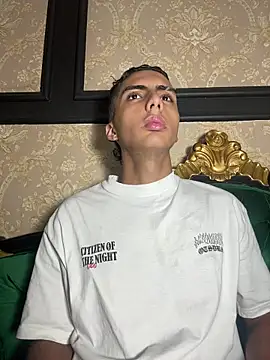 Snapshot of Mister_Obsession chatting on October 2025 07:14:02 PM Mister Obsession online show from October 2025 07:14:02 PM