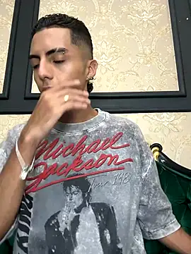 Snapshot of Mister_Obsession chatting on November 2025 07:03:02 PM Mister Obsession online show from November 2025 07:03:02 PM