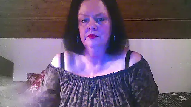 TiffanyMature online show from December 2025 09:01:01 PM