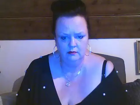 TiffanyMature online show from April 2026 09:39:33 PM