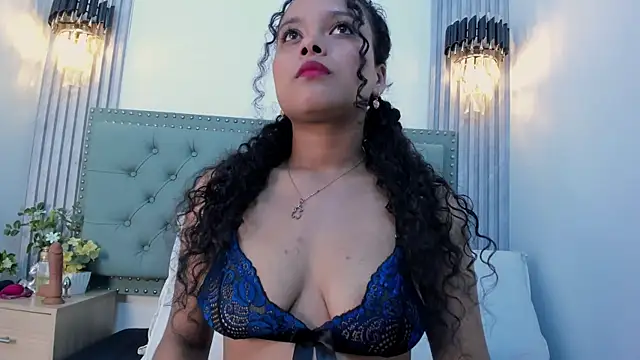 Snapshot of ValeriaJulio_ chatting on November 2025 07:24:01 PM ValeriaJulio online show from November 2025 07:24:01 PM